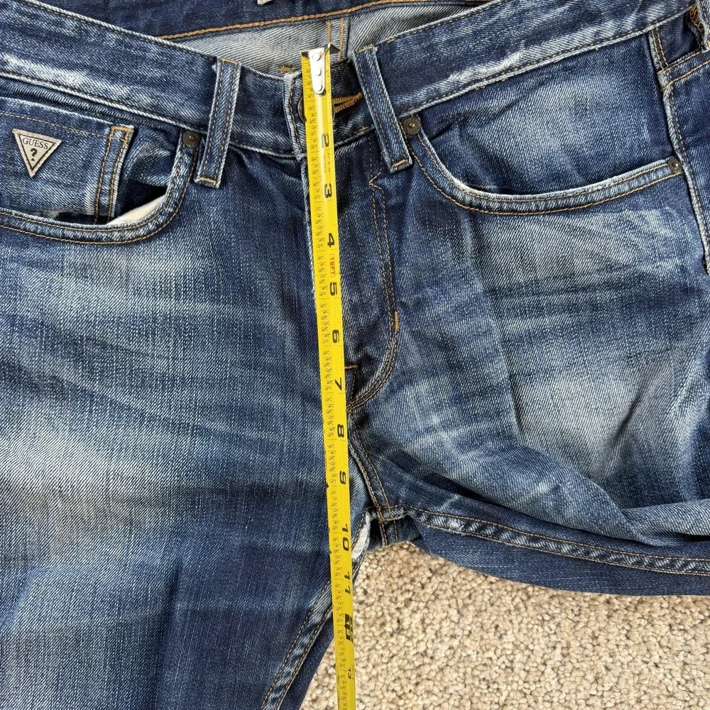 Guess Relaxed Jeans Mens 31x34 Medium Wash Blue Denim Straight Distressed